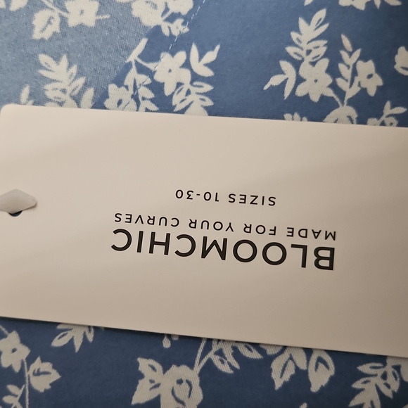 FINAL DISCOUNT. BLOOMCHIC  Flutter Sleeve Dress Size 22 - Picture 6 of 7